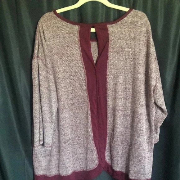 Dress Barn Sunday Maroon Top - Picture 4 of 5